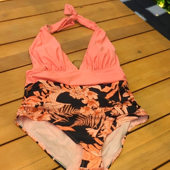 Havana Tropical Plunge Halter Ruched One Piece Swimsuit - M Pink & Black NWT - Picture 4 of 6